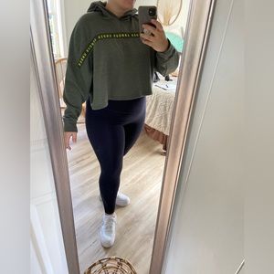 Under Armour Size large Cropped workout hoodie